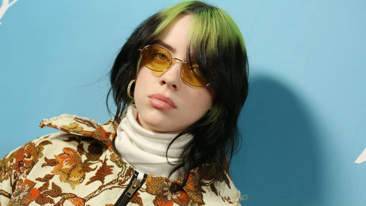 Billie Eilish Sets A Uk Chart Topping Record With James Bond Theme