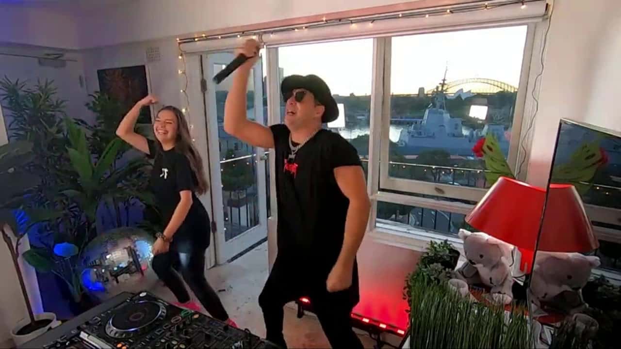 Timmy Trumpet Proposes To Girlfriend on Live Stream & She Says Yes!