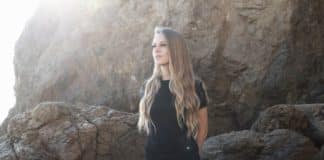 nora en pure sign of the times