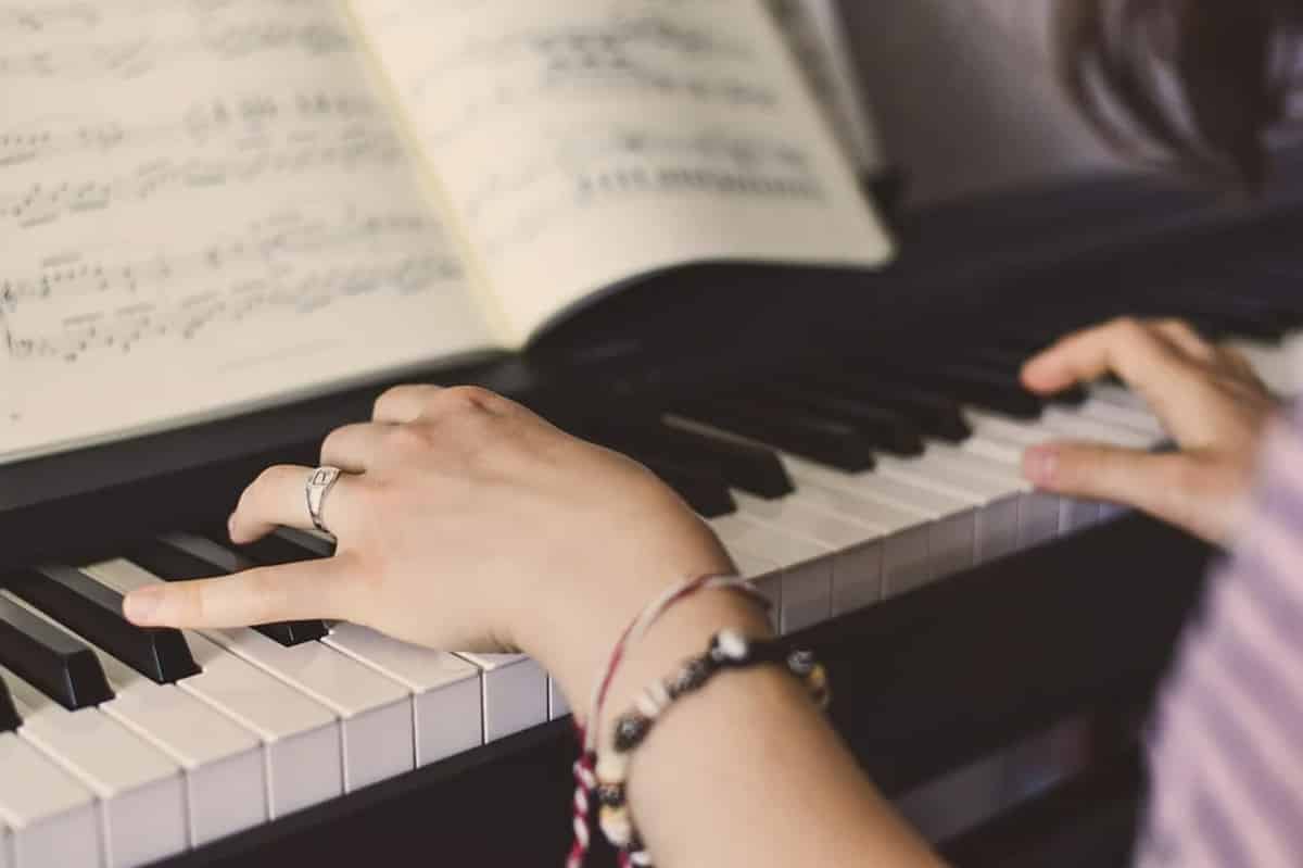 Curiosidad una vez origen 9 Tips For Becoming A Better Piano Player