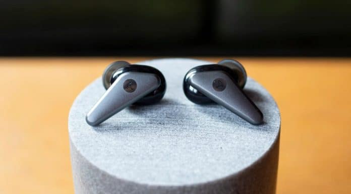 tips to protect wireless earbuds