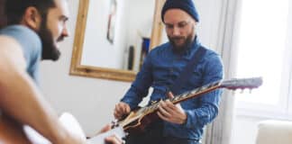 how to find electric guitar classes