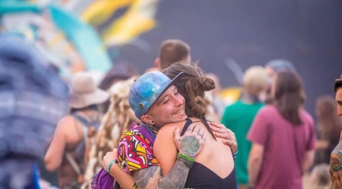 best ways to meet new people on festivals