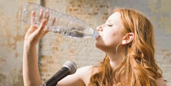 worst and best drinks for singers