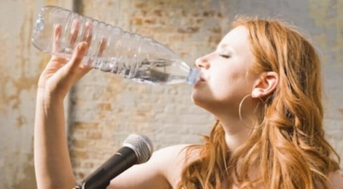 worst and best drinks for singers