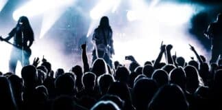 how internet helps musicians with online concerts