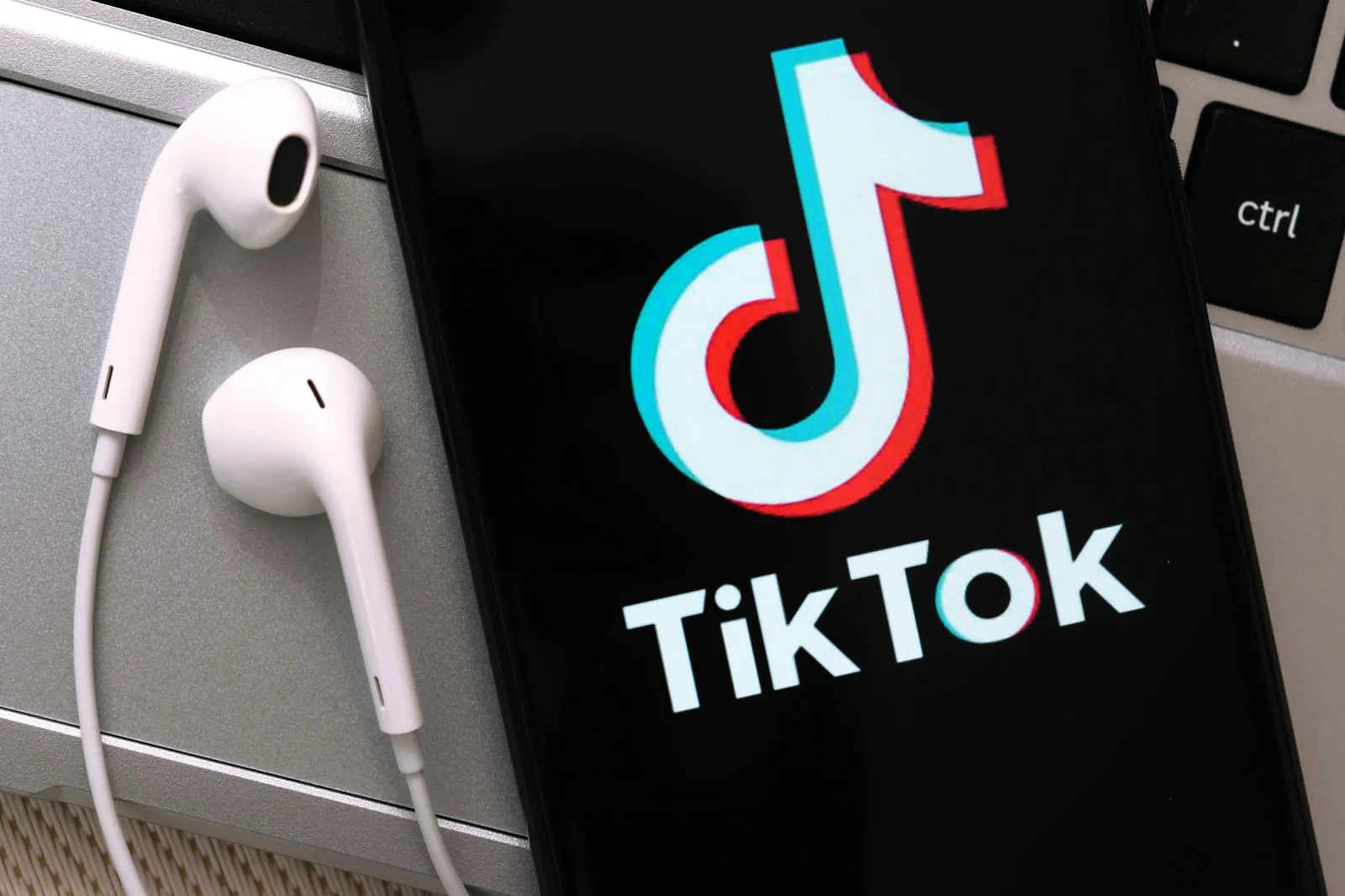 Apple, Google Told to Prepare for TikTok Ban by January 2025