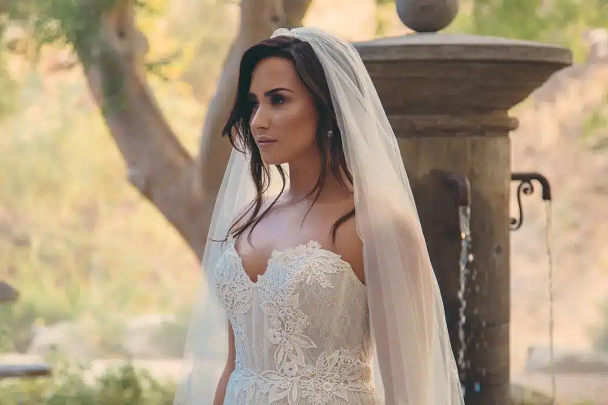 demi lovato wedding dress